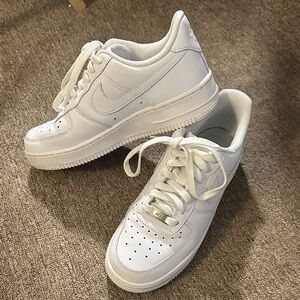 Nike Women's Air Force 1 ‘07 LE Low in White Size 8